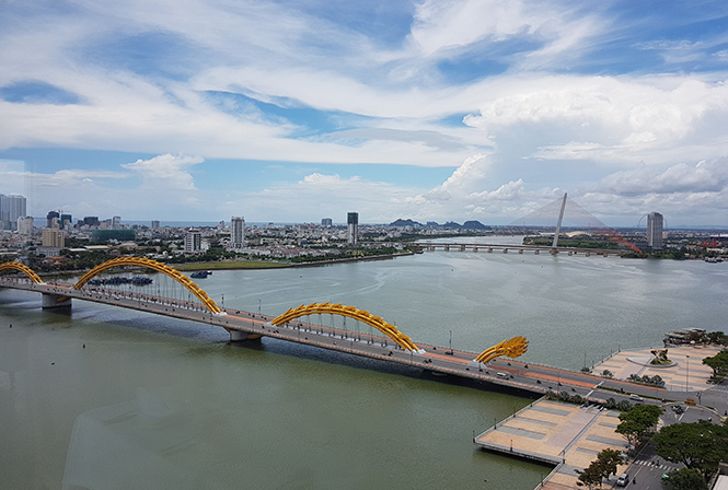 Một góc thành phố Đà Nẵng nhìn từ trên cao trước ngày diễn ra Tuần lễ cấp cao APEC 2017.