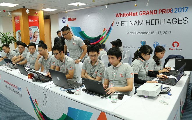  Đội hỗ trợ kỹ thuật tại cuộc thi WhiteHat Grand Prix 2017. (Nguồn: Bkav)