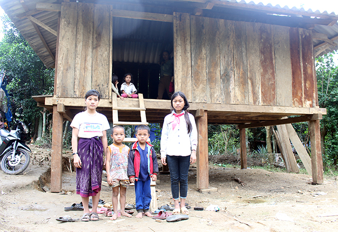 ...Và hạnh phúc của chị em Nhung trước ngôi nhà mới.