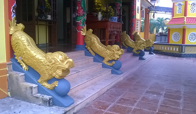 Quần tượng quy hạc và lân (nghê) ở chùa Phổ Minh (TDP Đức Trường, phường Đức Ninh Đông, TP. Đồng Hới).