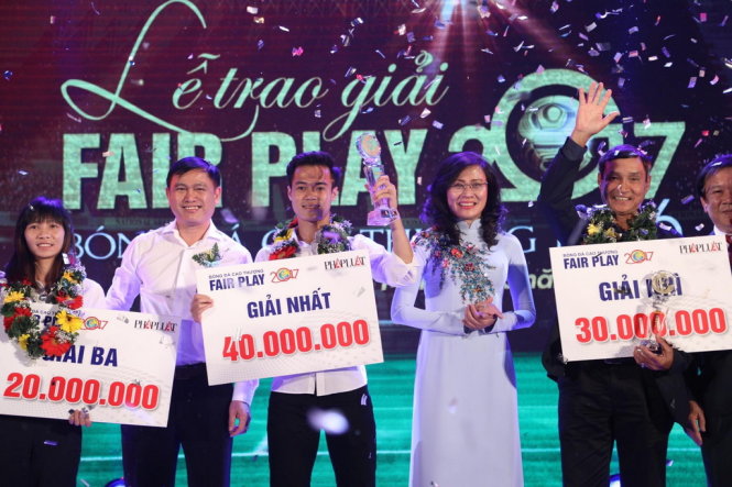 Trần Thị Thùy Trang (bìa trái) xếp thứ 3 ở cuộc bầu chọn năm nay. Ảnh: N.K