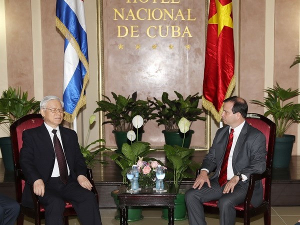 Tổng Bí thư Nguyễn Phú Trọng tiếp Chủ tịch Viện Cuba hữu nghị với các dân tộc ( ICAP) Fernando Gonzanes và Phó Chủ tịch Hội hữu nghị Cuba- Việt Nam Marta Rojas. (Ảnh: Trí Dũng/TTXVN)