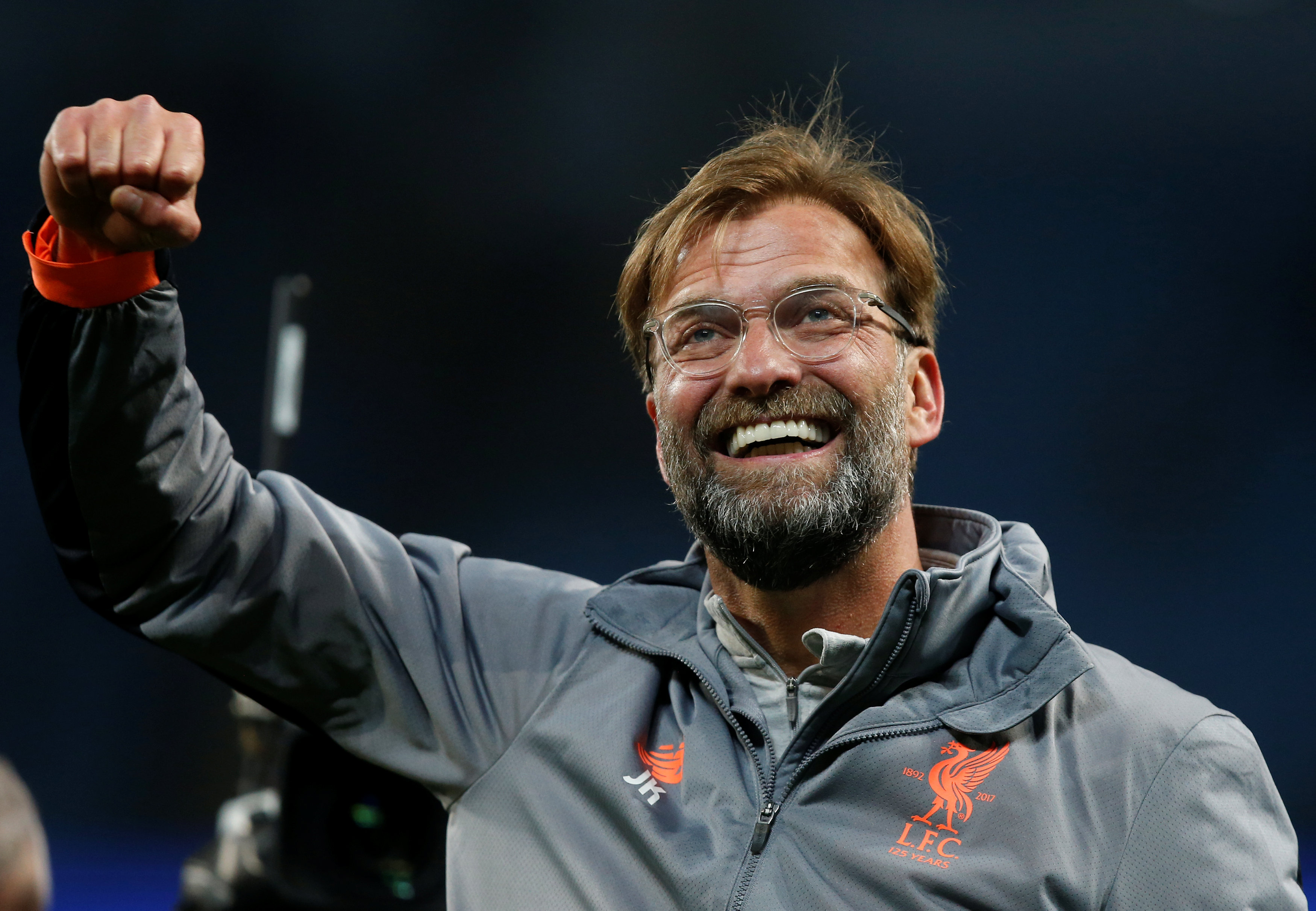  HLV Klopp ăn mừng chiến thắng trước M.C. Ảnh: REUTERS