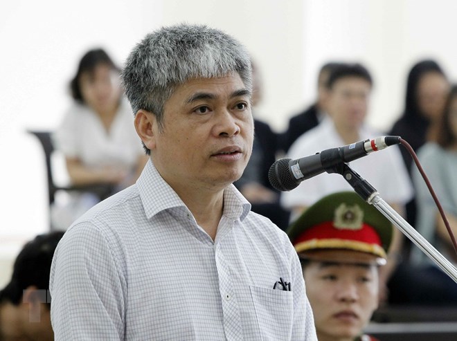 Bị cáo Nguyễn Xuân Sơn, nguyên Tổng giám đốc Ngân hàng thương mại cổ phần Đại Dương tại phiên tòa. (Ảnh: Văn Điệp/TTXVN)