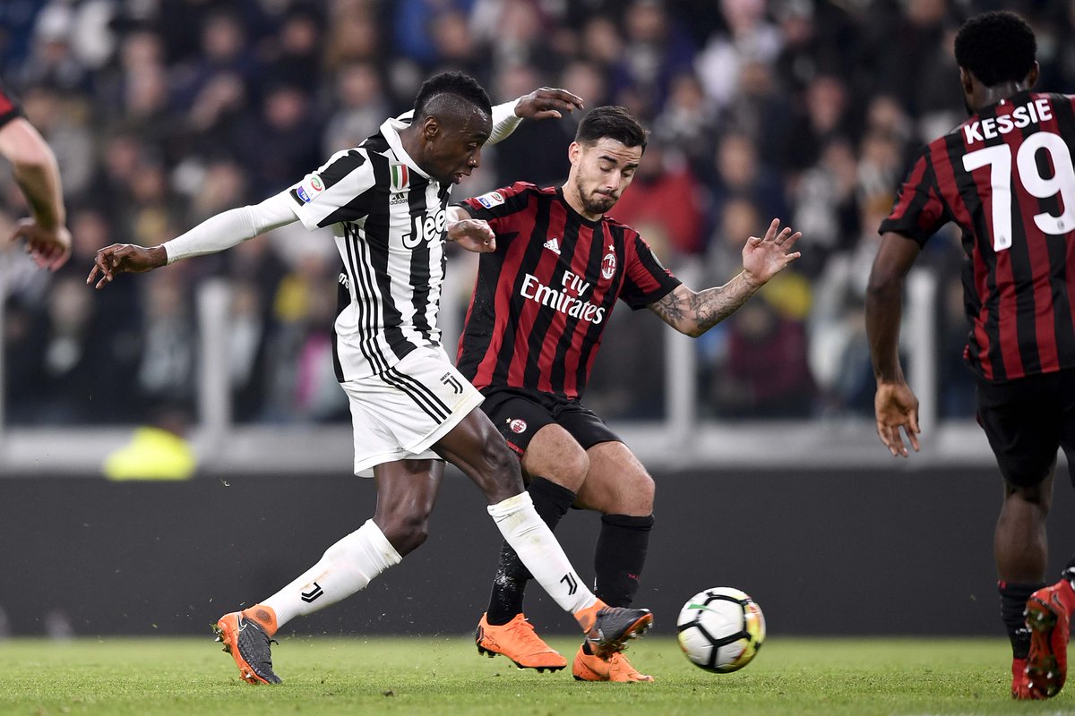 Thua Juventus trong 2 lần đối đầu gần đây, AC Milan (phải) sẽ có lần thứ ba thành công? Ảnh: REUTERS
