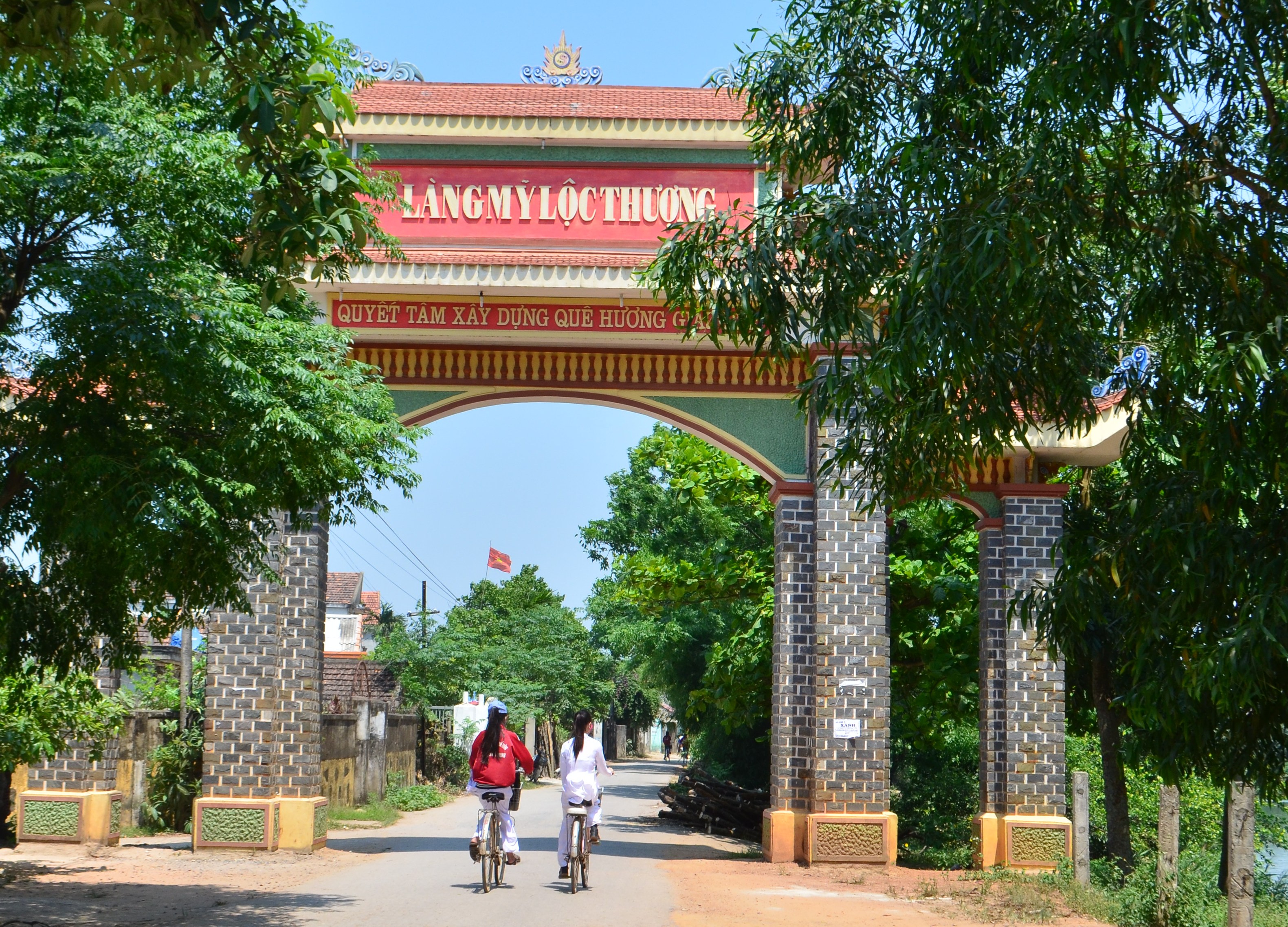 Đường về làng Mỹ Lộc hôm nay.