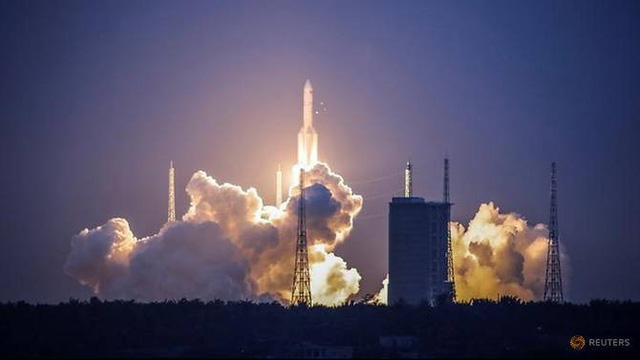 Tên lửa Long March-5 Y2 trong một lần phóng năm ngoái ở tỉnh Hải Nam - Ảnh: REUTERS