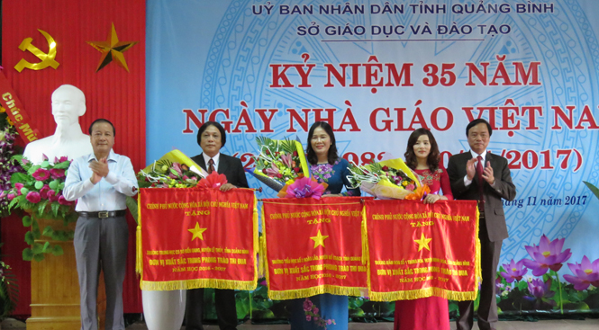 Ngôi trường bên dòng Kiến Giang