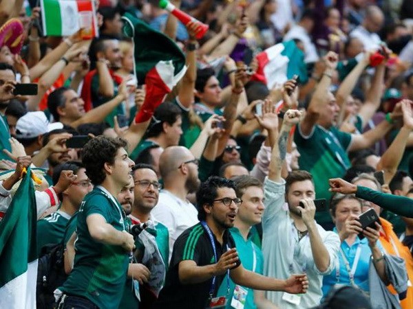 FIFA điều tra các cổ động viên Mexico kích động thủ môn tuyển Đức