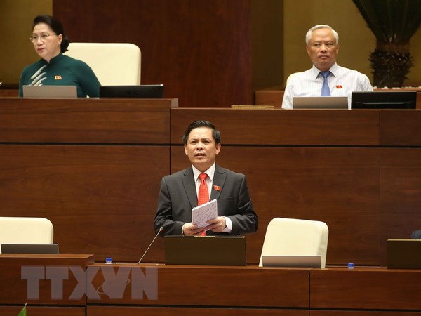 Bộ trưởng Bộ Giao thông-Vận tải Nguyễn Văn Thể trả lời chất vấn. (Ảnh: Doãn Tấn/TTXVN)