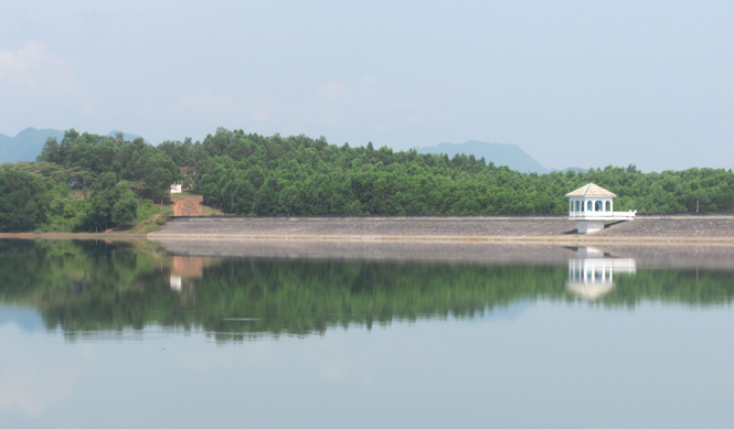 Hồ chứa nước An Mã phục vụ cho sản xuất lúa hai vụ ở Lệ Thủy.