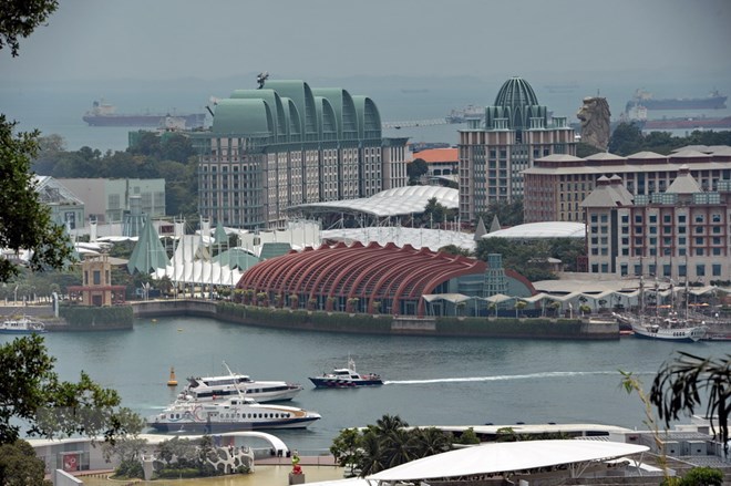 Toàn cảnh quần thể khách sạn và công viên nghỉ dưỡng trên đảo Sentosa ở Singapore. (Nguồn: AFP/TTXVN)