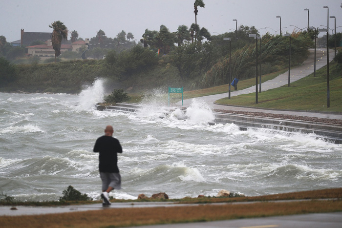 Cơn bão Harvey gây thiệt hại nặng nề cho các quốc gia Bắc Mỹ trong năm 2017 - Ảnh: REUTERS