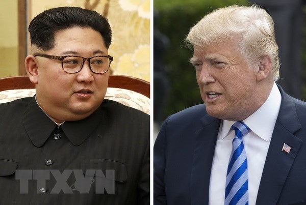Tổng thống Mỹ Donald Trump (phải) và nhà lãnh đạo Triều Tiên Kim Jong-un. (Nguồn: EPA-EFE/TTXVN)
