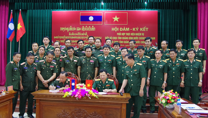 Bộ CHQS 2 tỉnh Quảng Bình-Khăm Muộn: Hội đàm, ký kết biên bản phối hợp thực hiện nhiệm vụ quân sự, quốc phòng năm 2018-2019