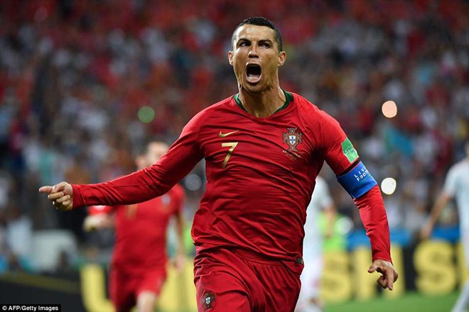 Ronaldo sắm vai người hùng của Bồ Đào Nha.