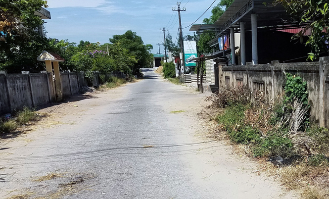 Nhiều tuyến đường giao thông liên thôn ở xã Hồng Thủy đã được bê tông hóa, góp phần thay đổi diện mạo làng quê.