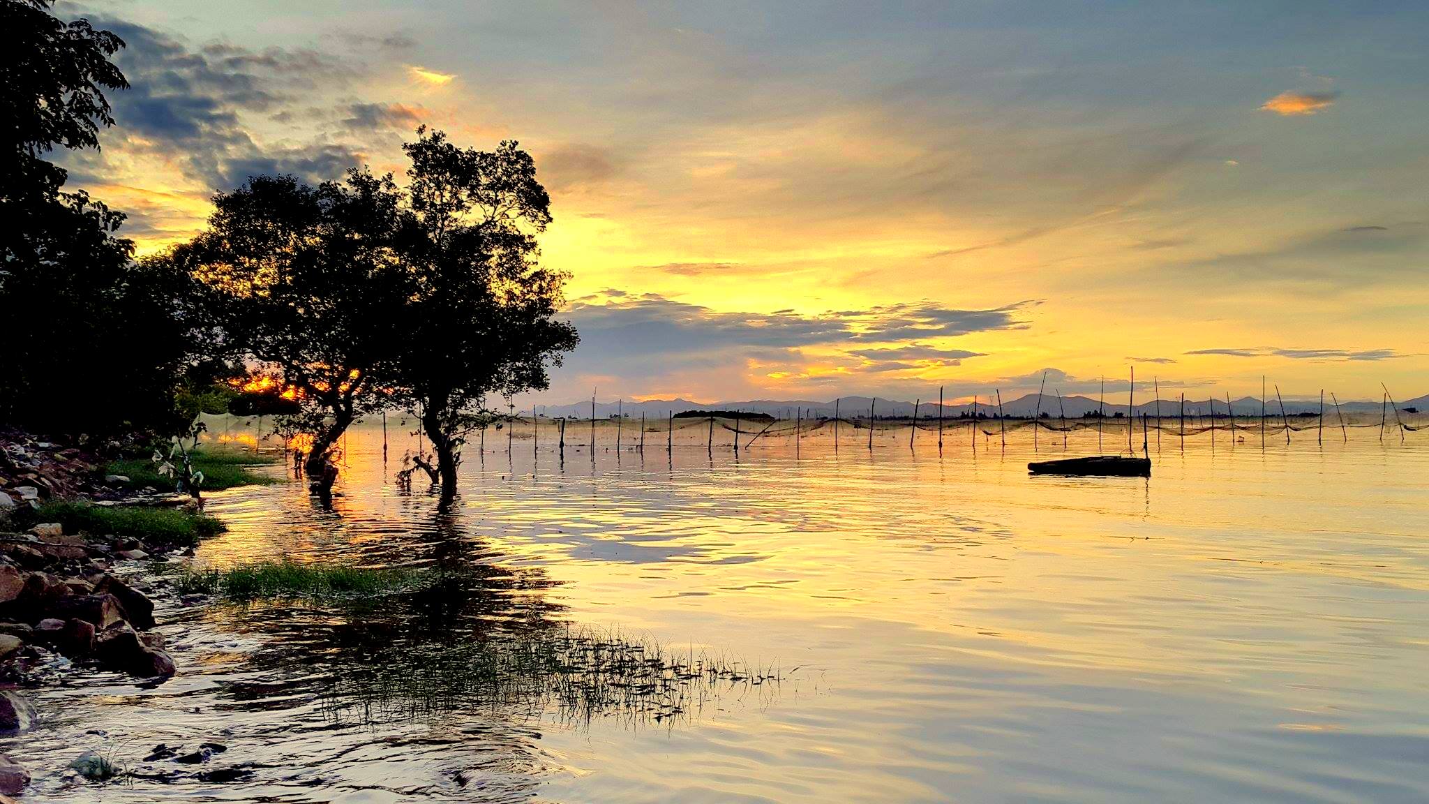 Hoàng hôn trên sông Gianh