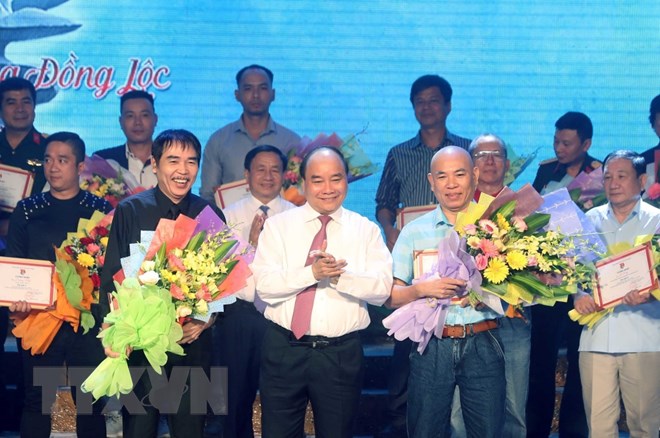 Thủ tướng Nguyễn Xuân Phúc dự Chương trình 'Những đóa hoa bất tử'