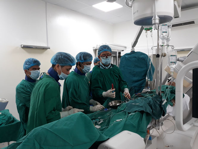 Tiếp nhận kỹ thuật can thiệp tim mạch từ chuyên gia y tế Nhật Bản