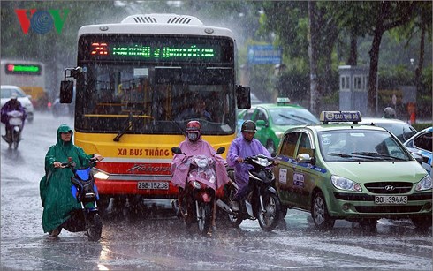 Dự báo thời tiết ngày 30-7: Nhiều nơi có mưa rào, gió giật mạnh