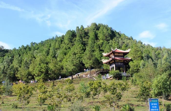 Viếng mộ Đại tướng Võ Nguyên Giáp