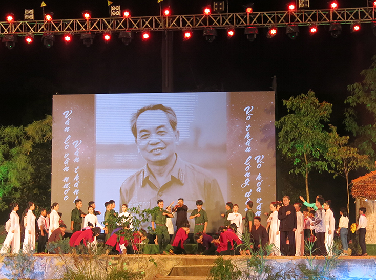 Chương trình nghệ thuật 'Bài ca huyền thoại Võ Nguyên Giáp'