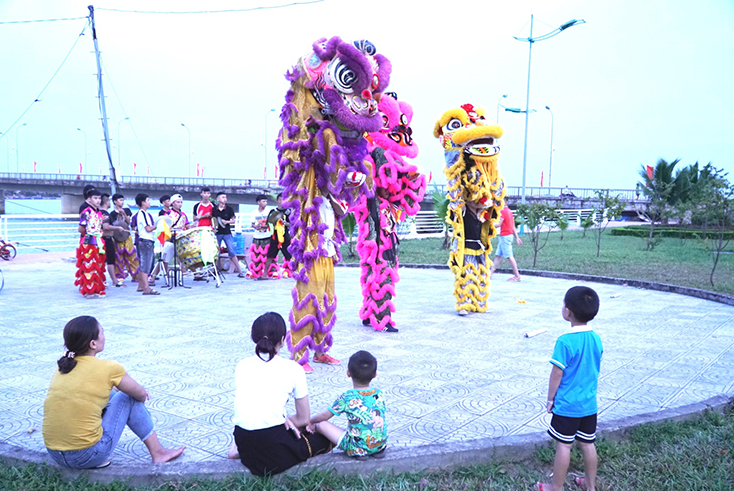 Rộn rã lân-sư-rồng