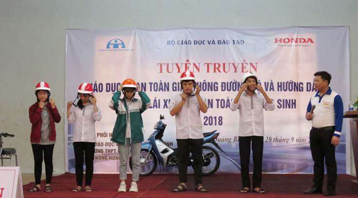 Tuyên truyền, giáo dục về an toàn giao thông cho học sinh THPT năm 2018