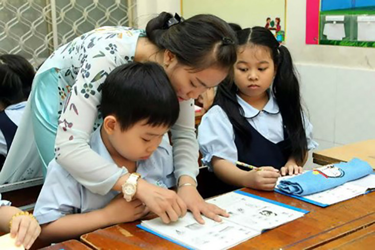Đánh học sinh, phạt tiền: "Giáo viên không phải đi buôn trốn thuế"