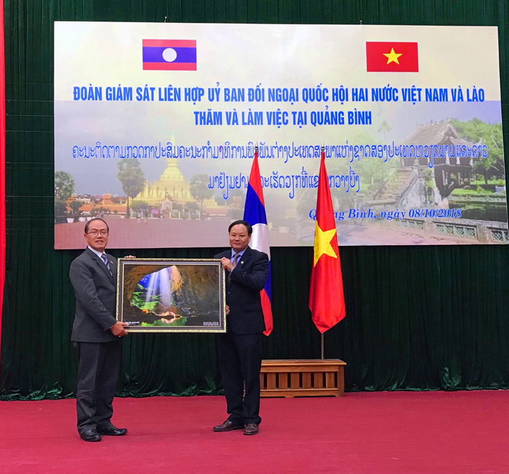 Đoàn giám sát liên hợp Ủy ban Đối ngoại Quốc hội hai nước Việt Nam-Lào thăm và làm việc tại Quảng Bình