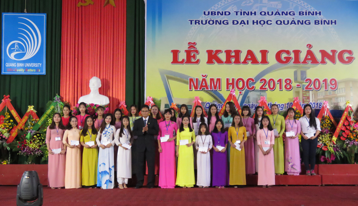 Trường đại học Quảng Bình khai giảng năm học mới 2018-2019