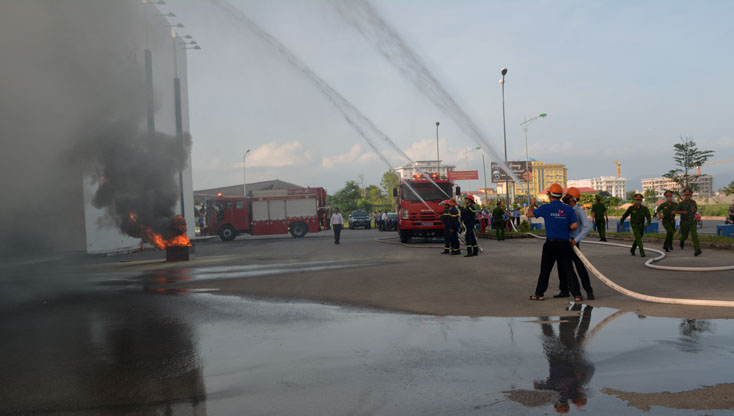 Diễn tập phương án chữa cháy và cứu nạn, cứu hộ tại Co.op Mart