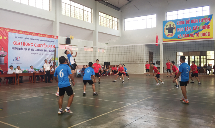 Khai mạc giải bóng chuyền nam ngành giáo dục - đào tạo Quảng Bình năm 2018