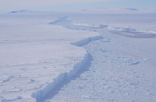 Phát hiện 'thành phố băng trôi' khổng lồ ở Nam Cực