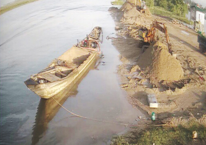 Bãi tập kết cát trái phép xâm phạm công trình thủy lợi Mỹ Trung vẫn hoạt động (?!)