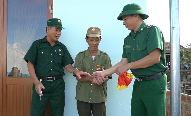 Tổng đội TNXP xây dựng kinh tế Quảng Bình tặng nhà tình nghĩa cho cựu TNXP