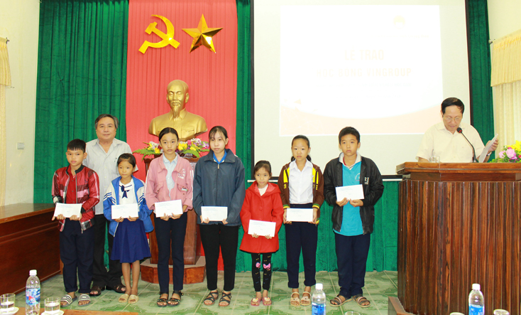 Quỹ Thiện Tâm trao học bổng cho học sinh, sinh viên nghèo Quảng Bình
