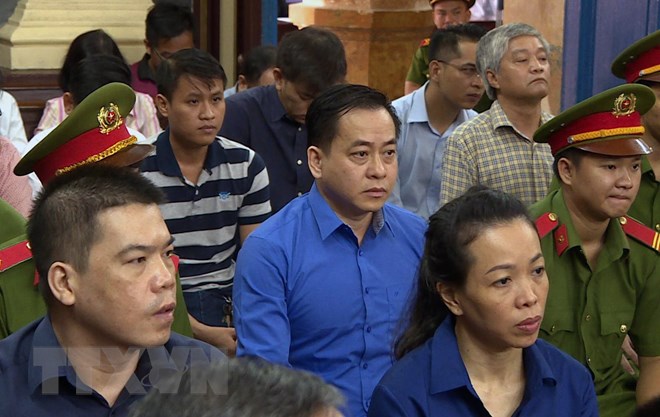 Xét xử vụ án tại Ngân hàng Đông Á: Trần Phương Bình, Vũ "nhôm" hầu tòa