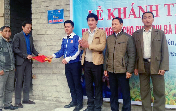 Ủy ban MTTQVN thị xã Ba Đồn tổ chức nhiều hoạt động hỗ trợ hộ nghèo vùng giáo