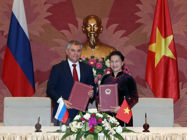 Chủ tịch Quốc hội hội đàm với Chủ tịch Duma Quốc gia Nga