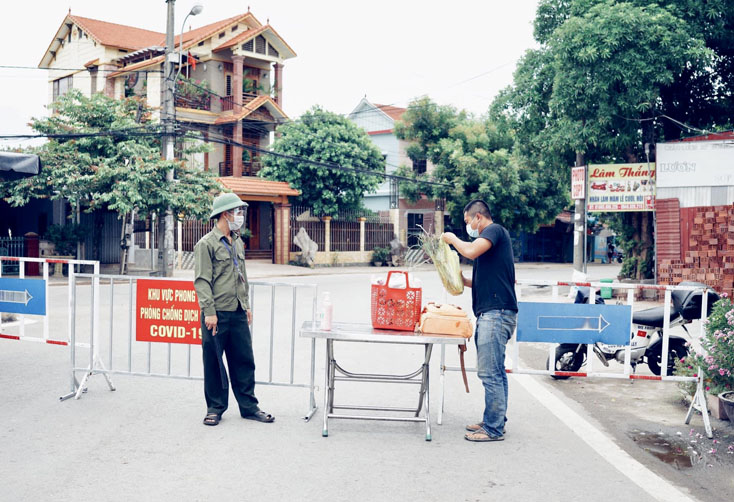 Người dân dần thích nghi cuộc sống trong khu phong tỏa