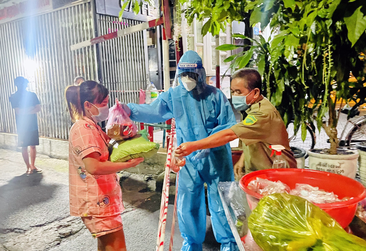 Viên bi nhỏ... lăn giữa tâm dịch