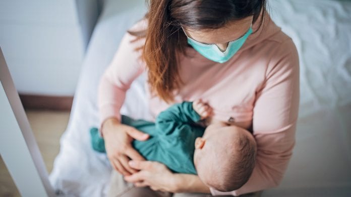 Mẹ tiêm vaccine hay mắc Covid-19 vẫn an toàn khi nuôi con bằng sữa mẹ