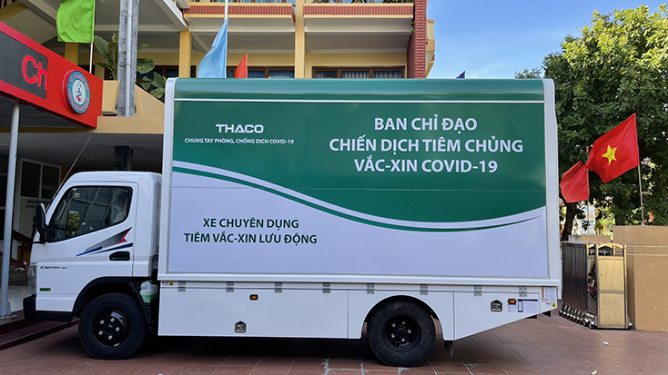 Quảng Bình tiếp nhận xe chuyên dụng tiêm vắc-xin lưu động