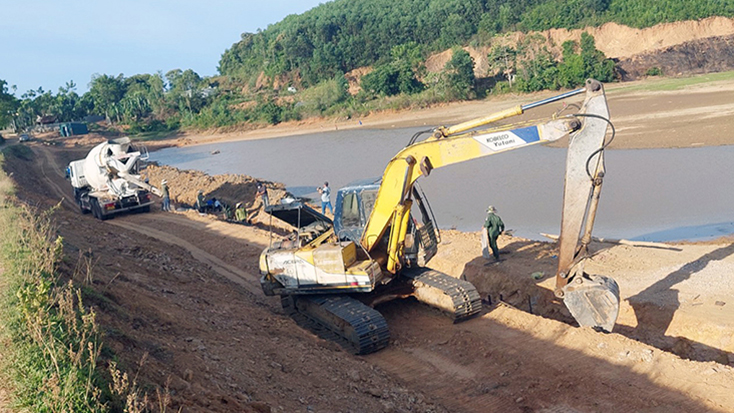 Bố Trạch: Đẩy nhanh tiến độ thi công các công trình thủy lợi