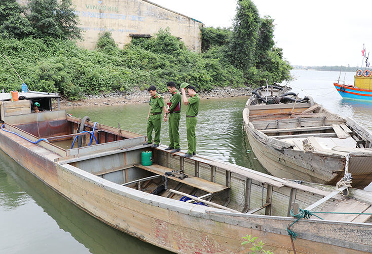 Cần thực hiện nghiêm chỉ đạo của UBND tỉnh về xử lý khai thác, kinh doanh cát, sỏi trái phép