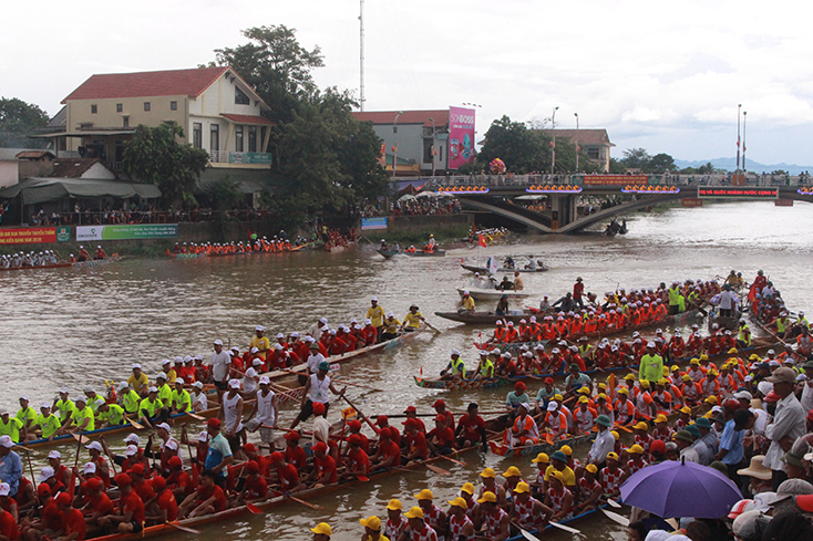 Dừng Lễ hội đua, bơi thuyền truyền thống trên sông Kiến Giang