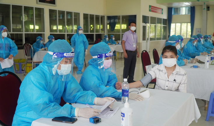 Quảng Bình tiếp tục triển khai tiêm gần 93.000 liều vắc xin phòng Covid-19