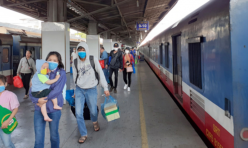 Người dân Quảng Bình từ TP. Hồ Chí Minh và các tỉnh phía Nam trở về quê bằng tàu hỏa